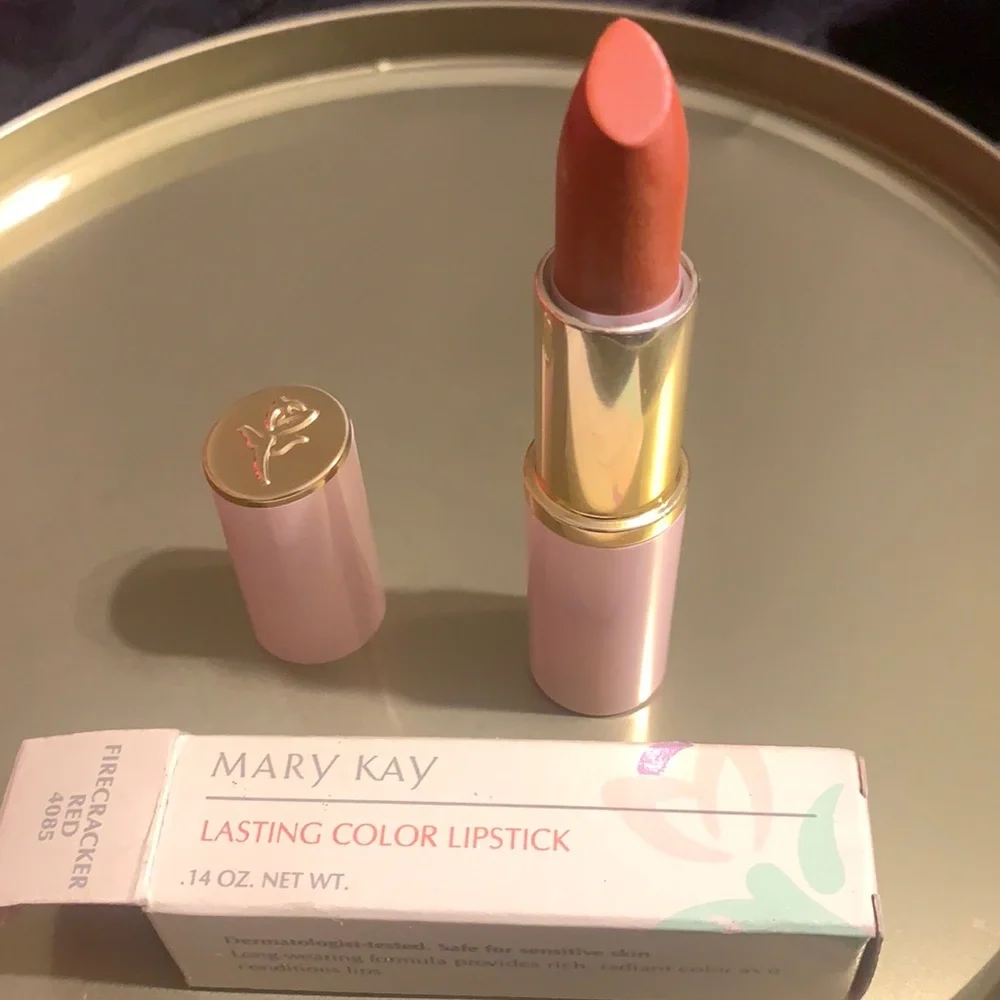MARY KAY LIPSTICK FIRE CRACKER RED #4085 NEW WITH BOX